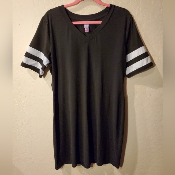 No Boundaries Dresses & Skirts - No Boundaries Black Midi Shirt Dress with White Stripes On Arms Size 3X (21)